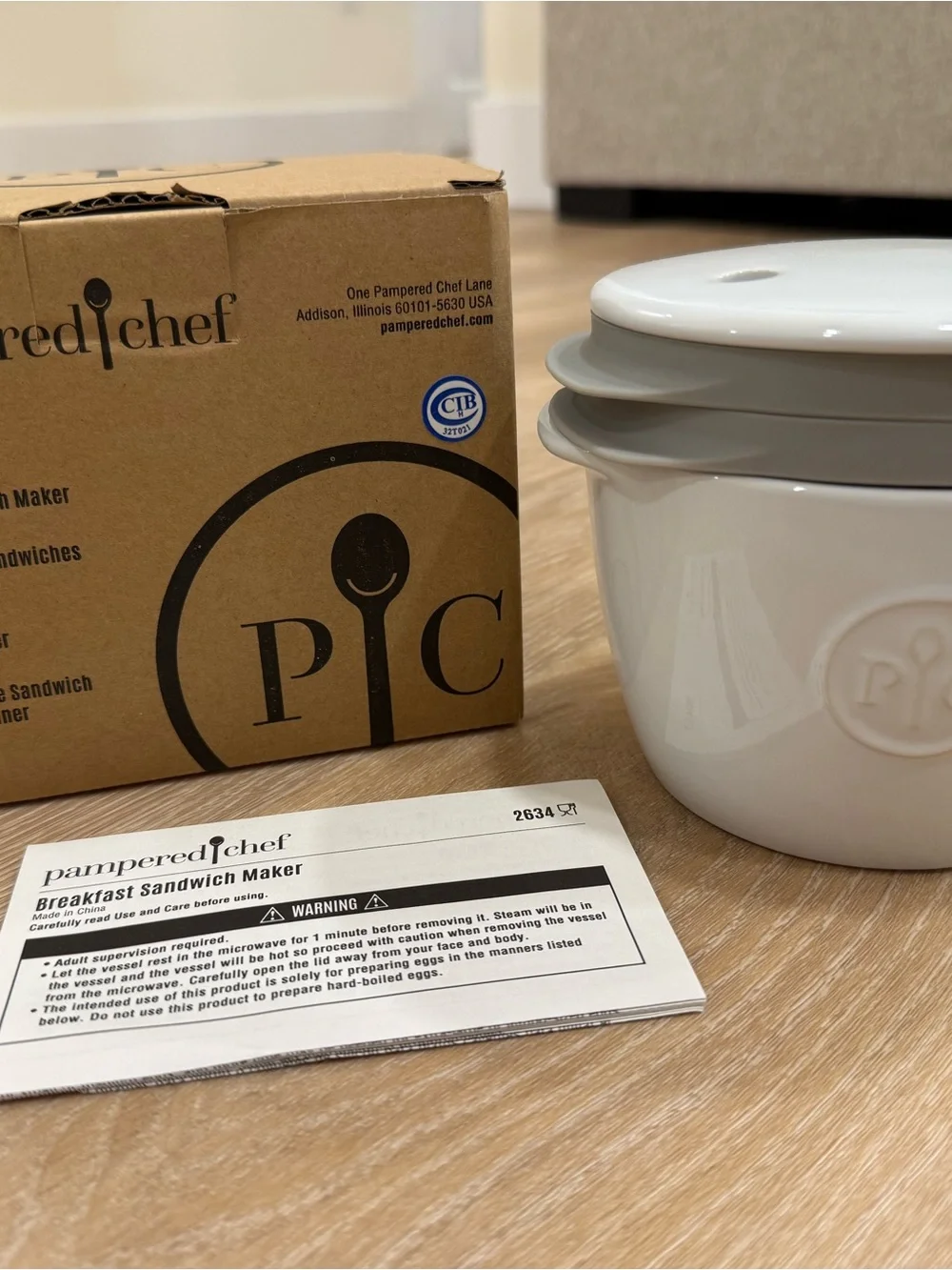 Pampered Chef White Ceramic Breakfast Sandwich Maker with Gray Lid